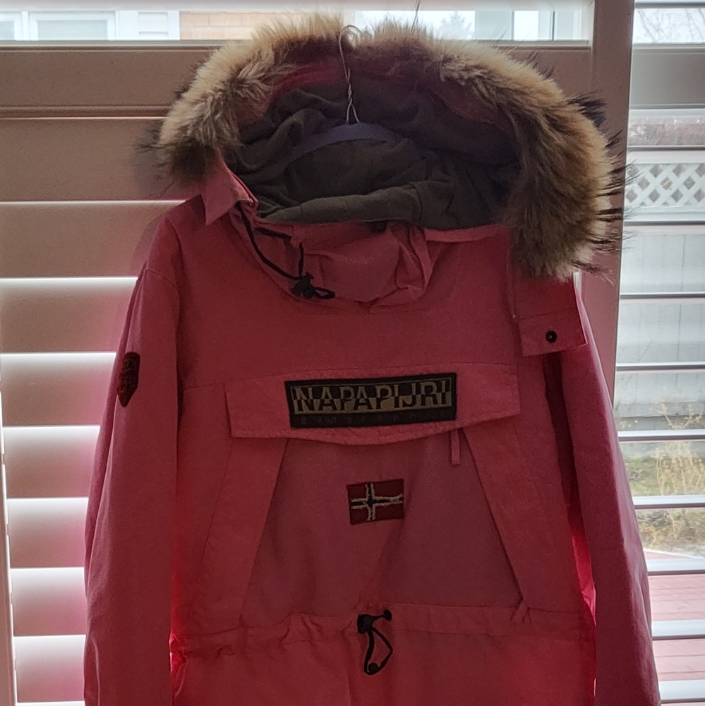 Napapijri winter/ski jacket with removable faux fur trim - Freshly dry cleaned.